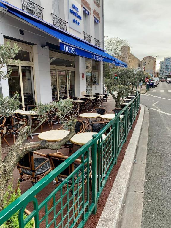 Le Val D'Or & Le Theatre Hotel Suresnes Exterior photo